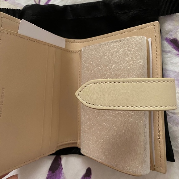CELINE | SMALL STRAP WALLET IN BICOLOUR GRAINED CALFSKIN POWDER/CREAM - Picture 7 of 13